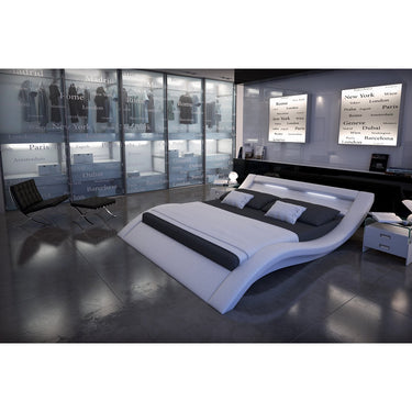 Letto imbottito 140x200 cm LED effetto pelle bianca